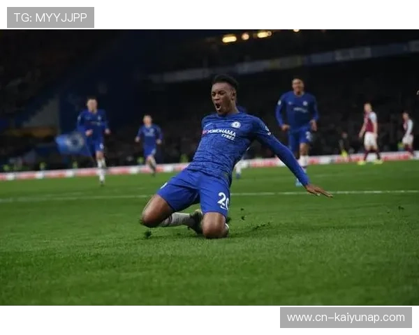 切尔西中路突破配合翻开局面，若日尼奥门前补射
