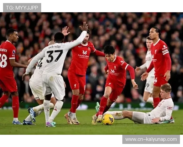 利物浦通过高强度逼抢赢得更多前场机会,边路频繁渗透 利物浦通过高强度逼抢赢得更多前场机会,边路频繁渗透