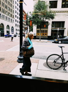 开云官方网站-城市马拉松摄影作品展吸引民众参与，马拉松展示城市形象